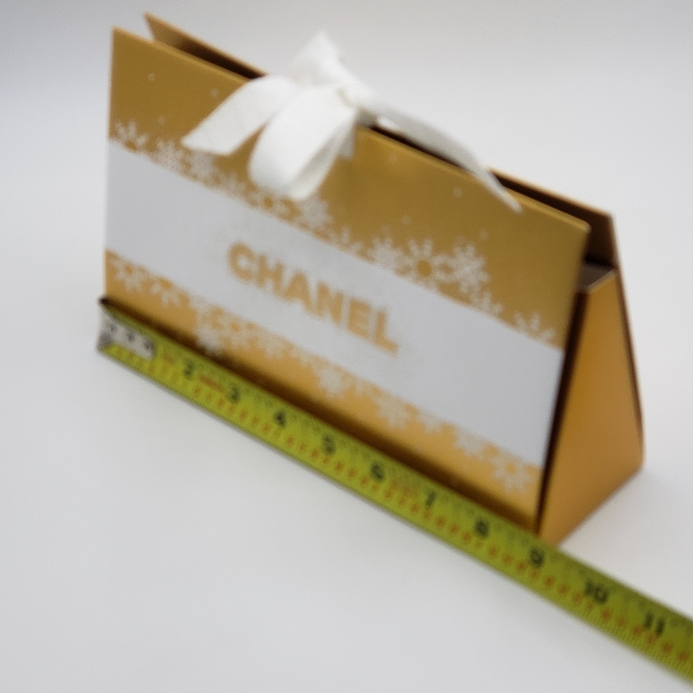 CHANEL Holiday Gift Bag with Card - Picture 5 of 7